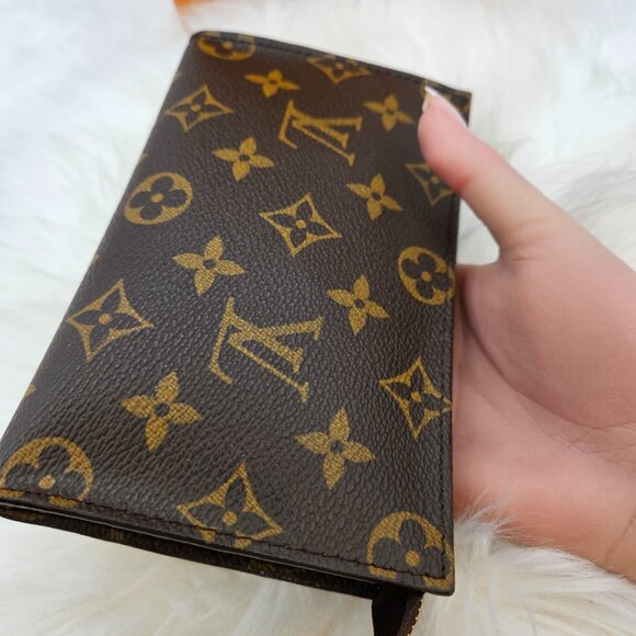 Louis Vuitton Monogram Toiletry Pouch 17 - Picture 12 of 17